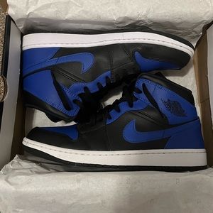 Jordan 1 Mid Hyper Royal Tumbled Leather